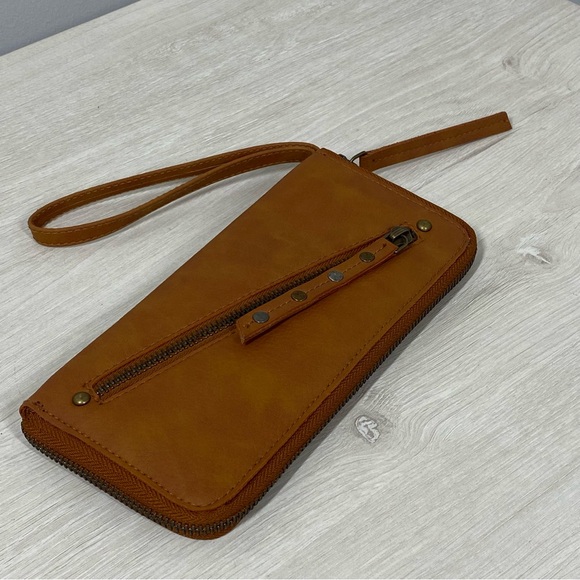Free People Boho Camel Vegan Leather Zip Wallet Wristlet Fall Women’s - Picture 1 of 4